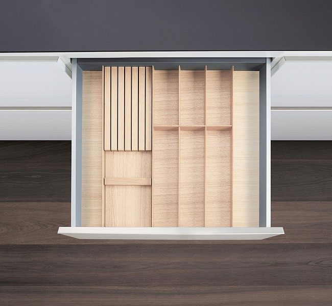 КОМПЛЕКТ лоток + держатель для ножей, ФайнЛайн Линик 500-600 мм, глубина 500 мм, цвет ЯСЕНЬ светлый Kessebohmer